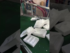دستگاه قالب EPS در حال تولید جعبه عایق EPS است